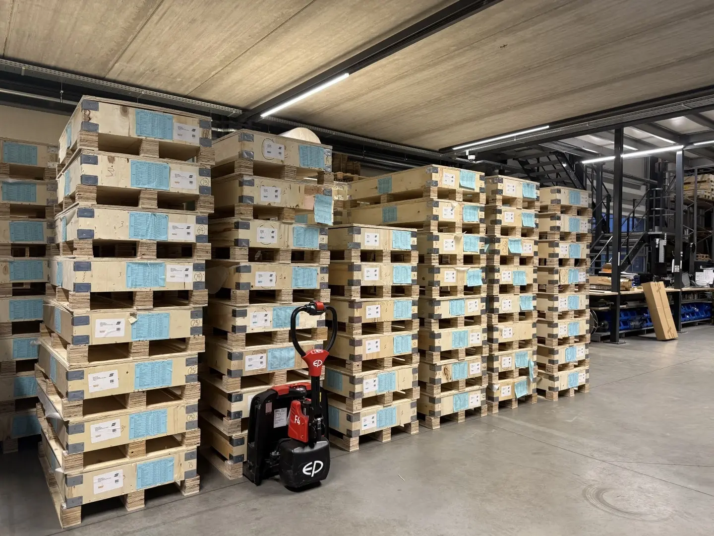 Verpakte retailkits klaar voor distributie naar winkels in Europa